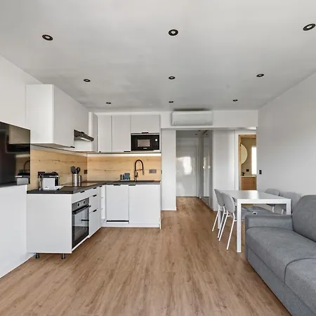 Apartment Great 4-room For 8 People *