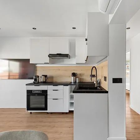 Great 4-room For 8 People Antibes