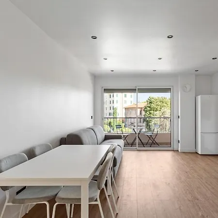 Great 4-room For 8 People Antibes